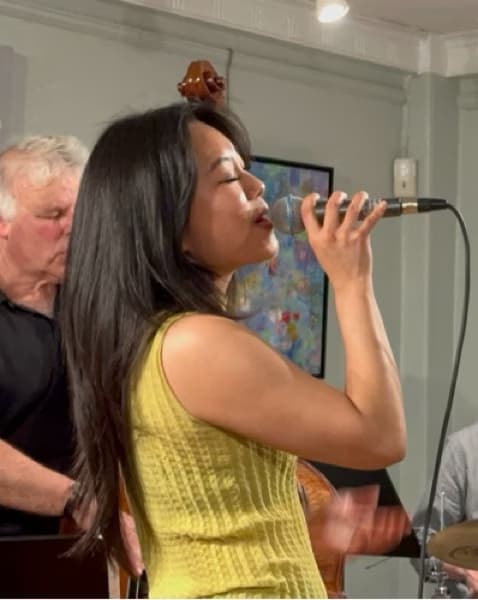 Profile photo of Mari, Singing tutor at Wiingy 