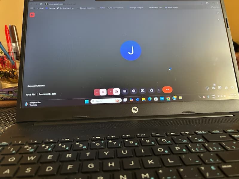 Jagnoor kaur conducting a lesson 