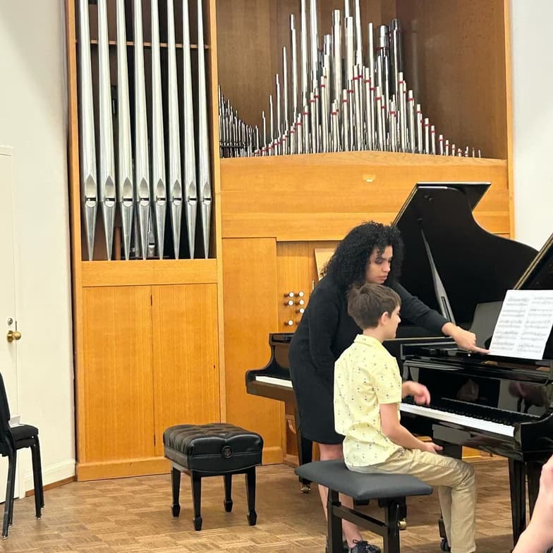 Piano learning materials by Fiama 