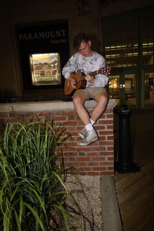 Profile photo of Cash, Guitar tutor at Wiingy 