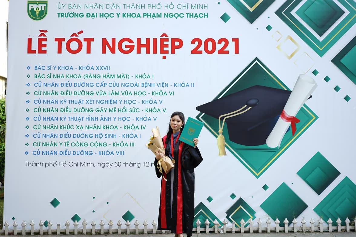 Graduation ceremony photo of Evelyn 