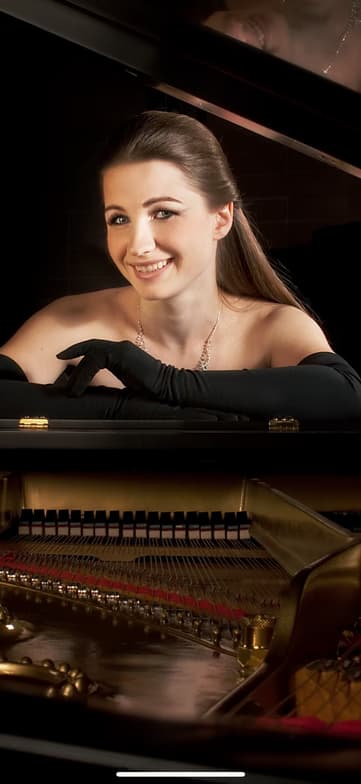 Profile photo of Inna, Piano tutor at Wiingy 