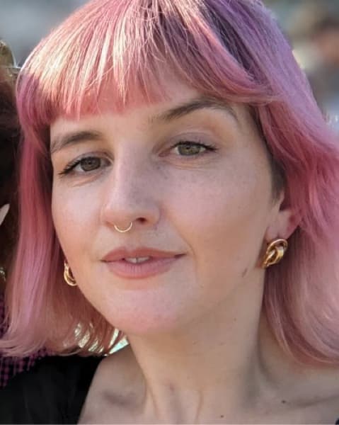 Profile photo of Naoise , Singing tutor at Wiingy