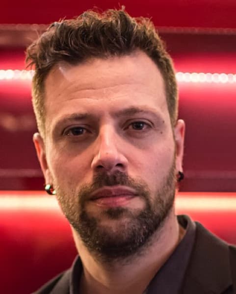 Profile photo of Lucas, Guitar tutor at Wiingy 