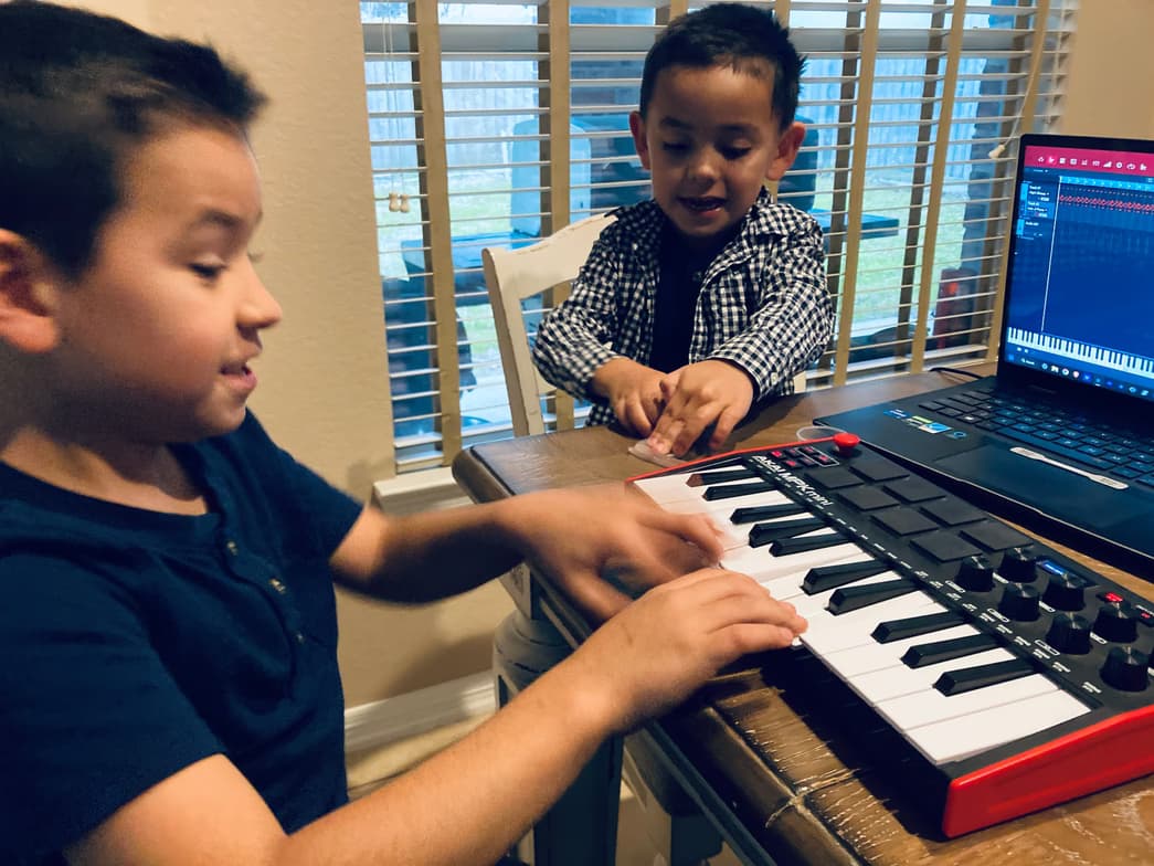 Piano learning materials by Armando  