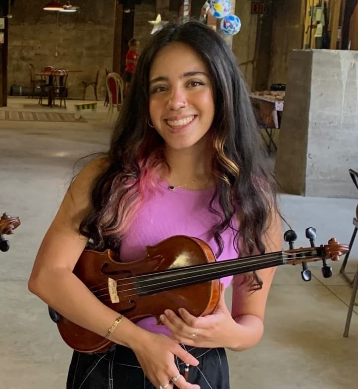 Profile photo of Julia, Violin tutor at Wiingy 