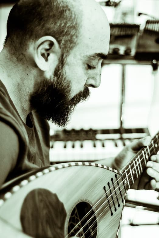 Profile photo of Vasilis, Guitar tutor at Wiingy 