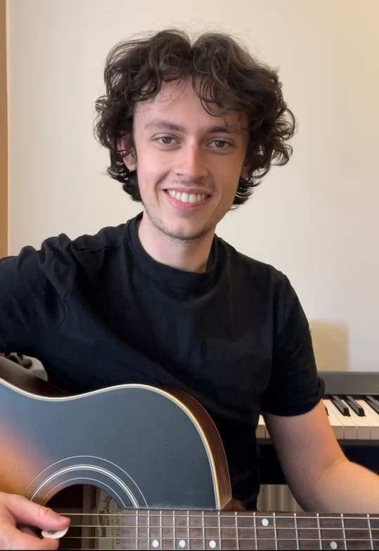 Profile photo of Tobias, Guitar tutor at Wiingy 