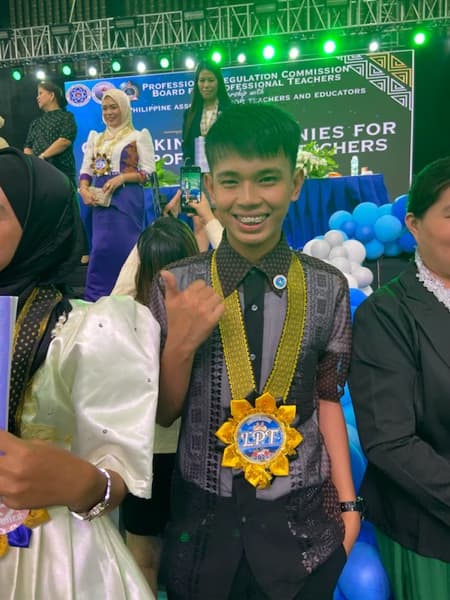 Graduation ceremony photo of Welven 