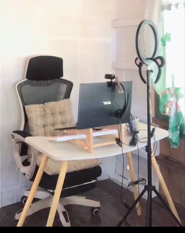 Live performance with French by Donhagho  