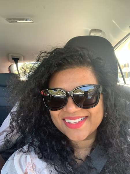 Profile photo of Deepshikha, English tutor at Wiingy 