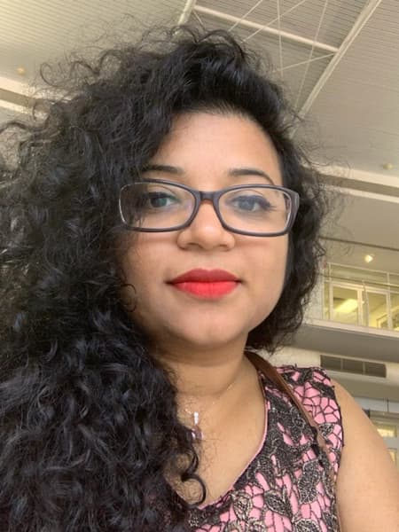 Profile photo of Deepshikha, English tutor at Wiingy 