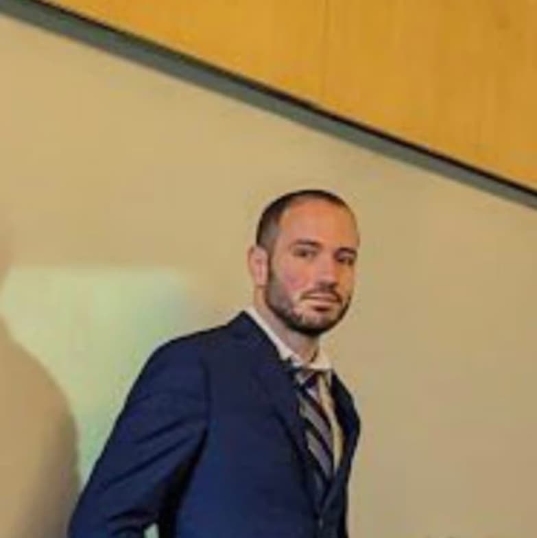 Profile photo of Tarek, Chemistry tutor at Wiingy 