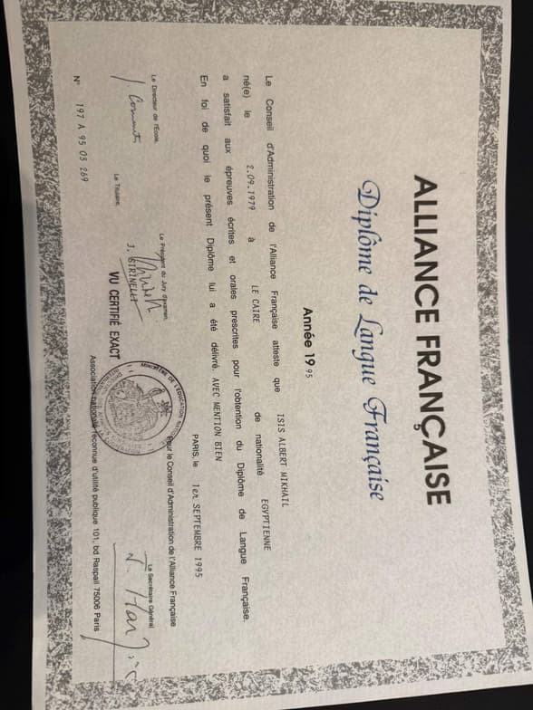 Verified degree or teaching certification of Isis 