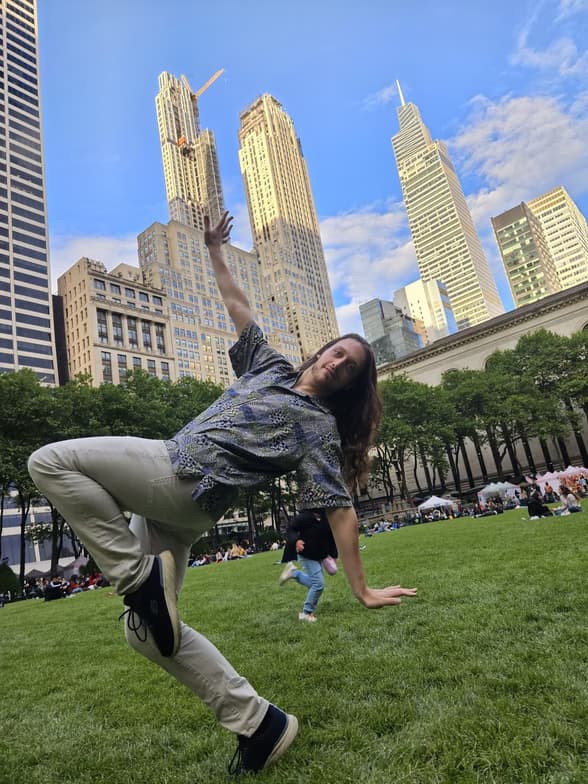 Travel snapshot of Drake during a trip