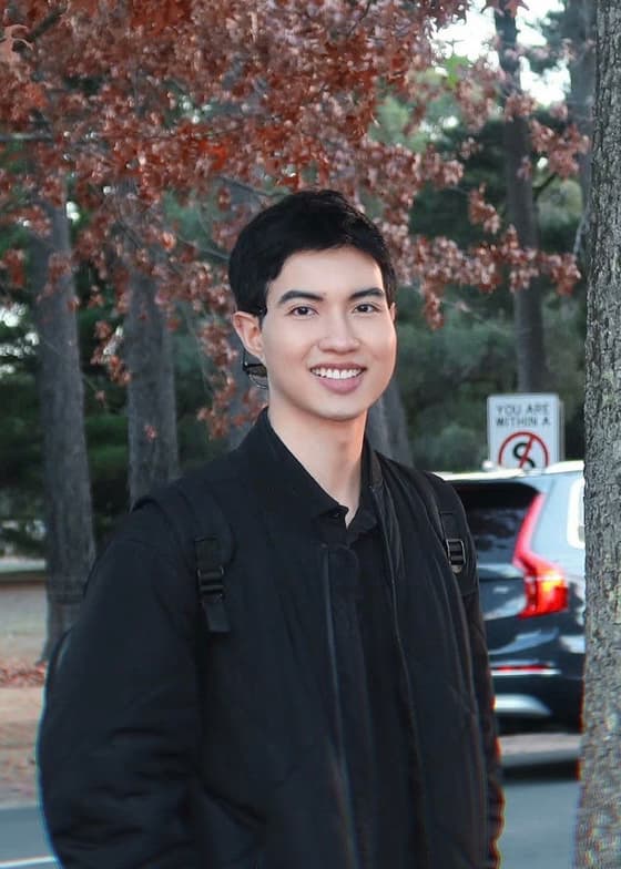 Profile photo of Tom, Singing tutor at Wiingy 