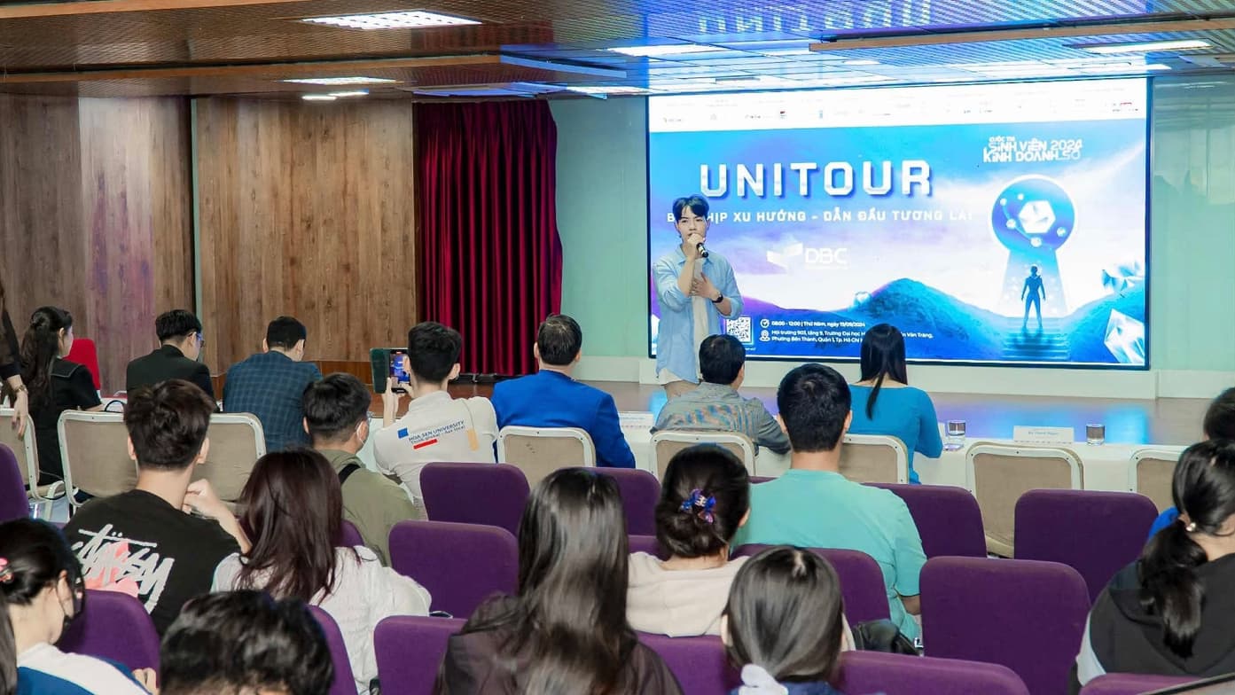 Profile photo of Tom, Singing tutor at Wiingy 