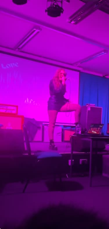 Profile photo of Mia, Singing tutor at Wiingy