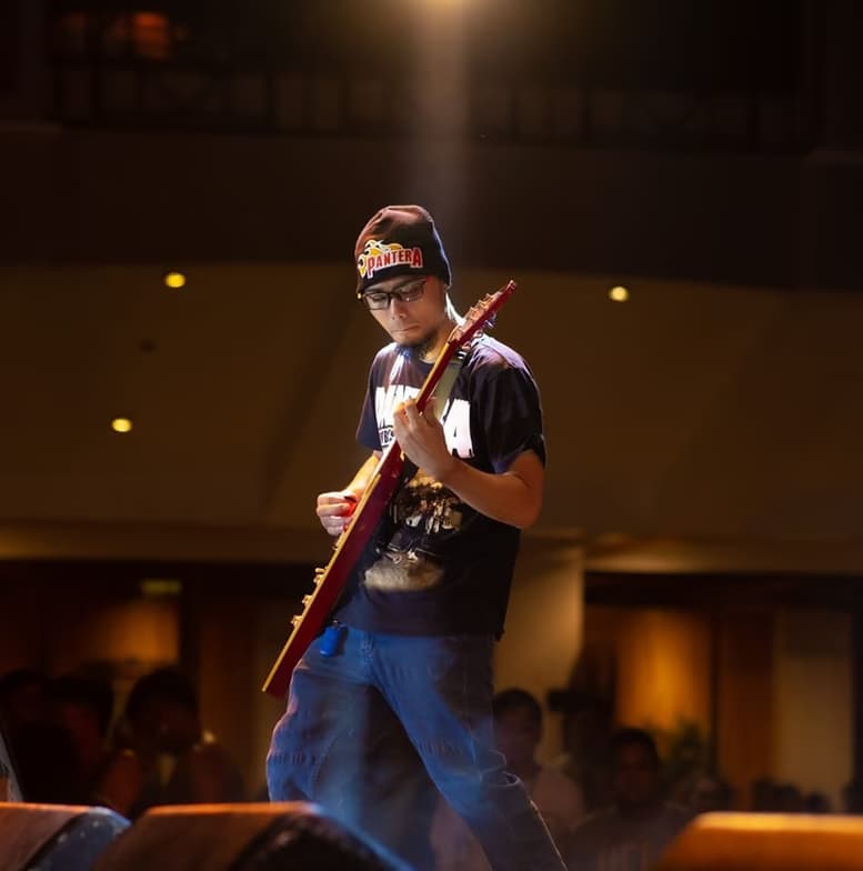 Profile photo of Kent Louise, Guitar tutor at Wiingy 