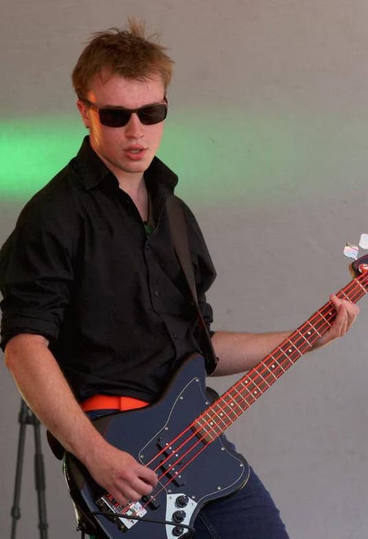 Profile photo of Dec, Guitar tutor at Wiingy 