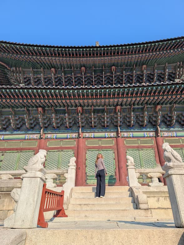 Travel snapshot of Zoé during a trip 