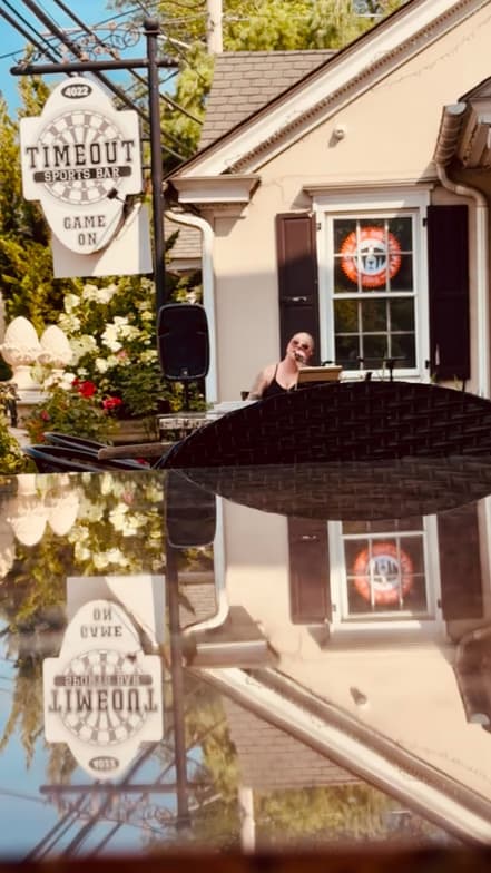 Profile photo of Ms. Andrea/Andy, Singing tutor at Wiingy