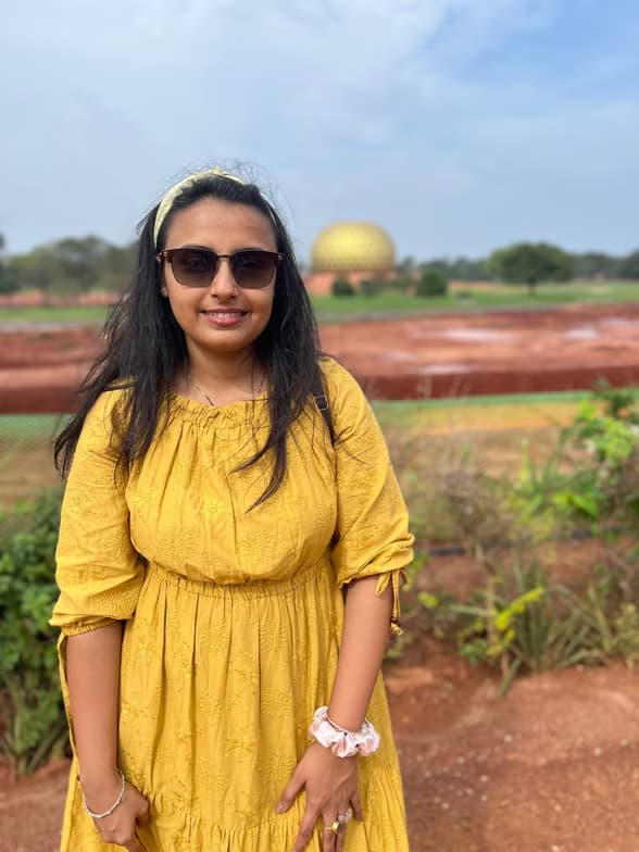Travel snapshot of Ayushi during a trip