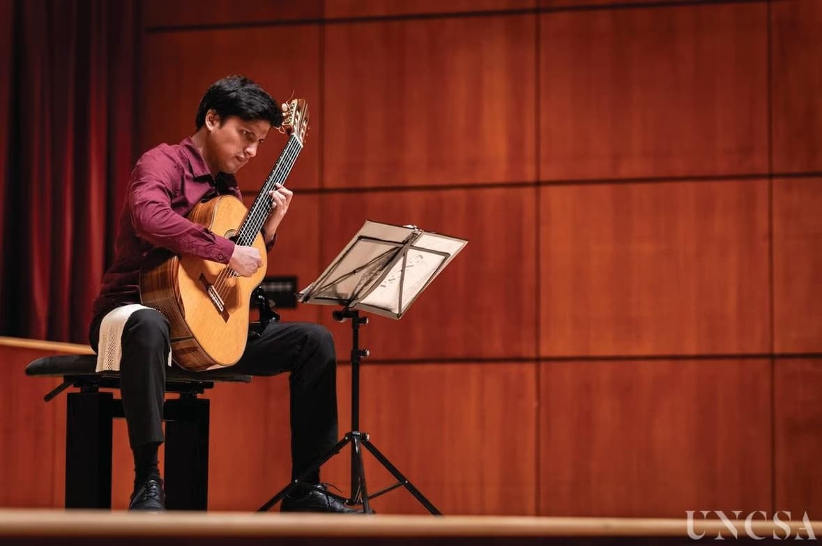 Profile photo of Bruno, Guitar tutor at Wiingy 