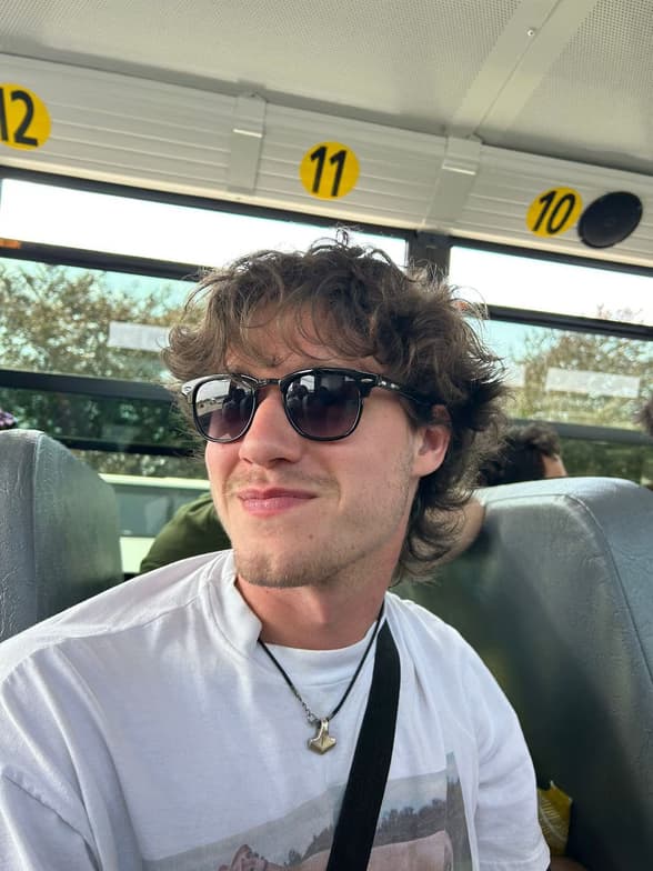 Profile photo of Arthur, Guitar tutor at Wiingy 