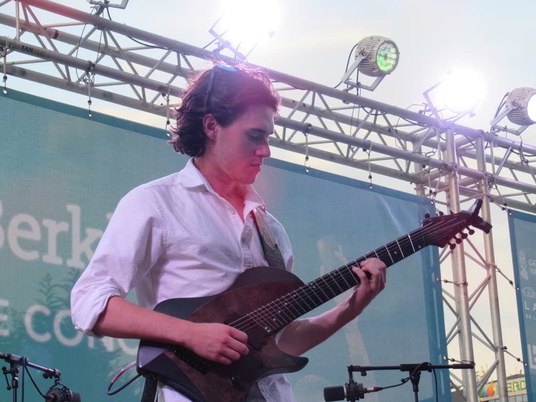 Profile photo of Arthur, Guitar tutor at Wiingy 