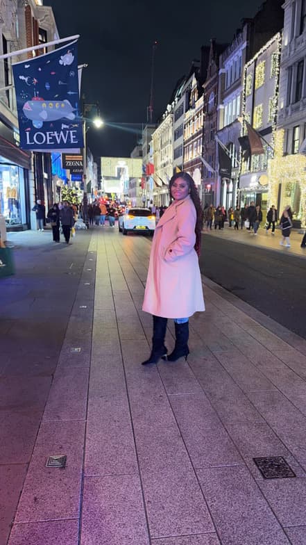 Travel snapshot of Elise during a trip