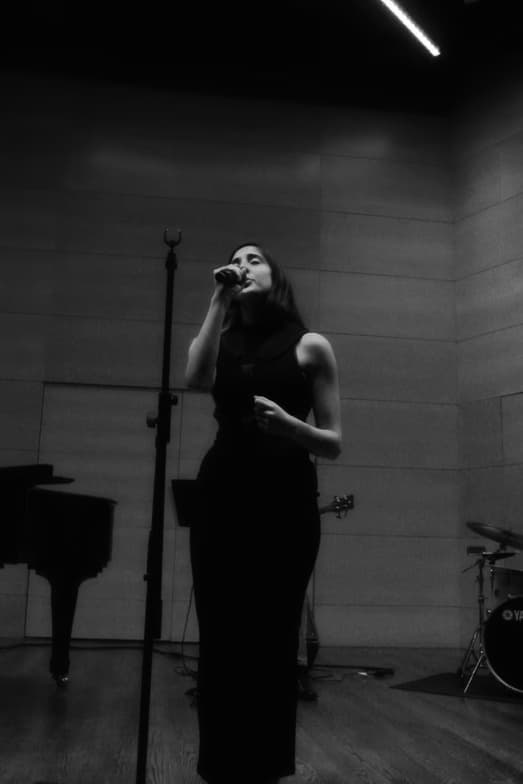 Profile photo of Erika, Singing tutor at Wiingy 