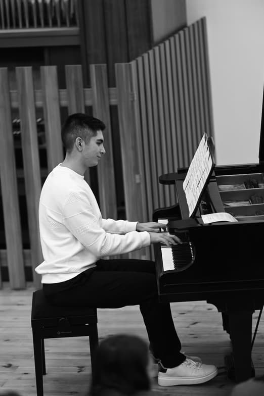 Profile photo of Deyan, Piano tutor at Wiingy 