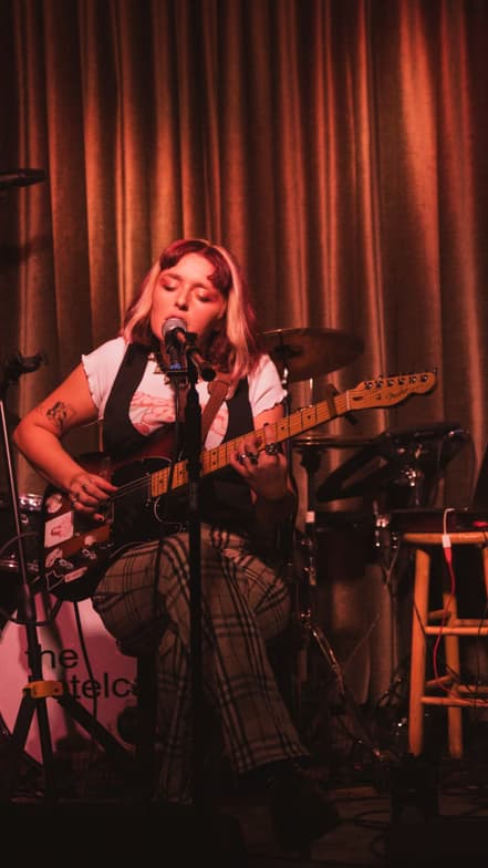 Profile photo of Carla, Guitar tutor at Wiingy 