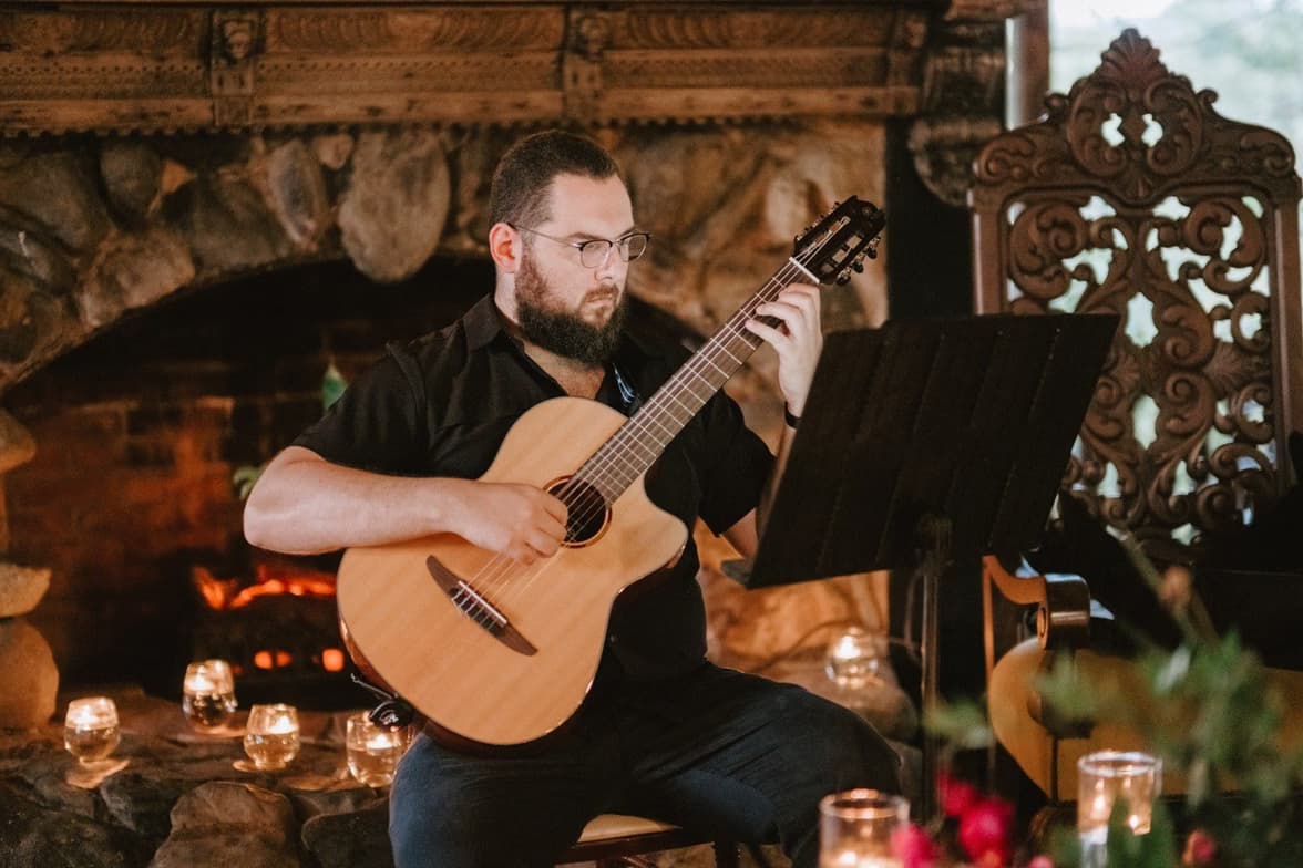 Profile photo of Hector , Guitar tutor at Wiingy 