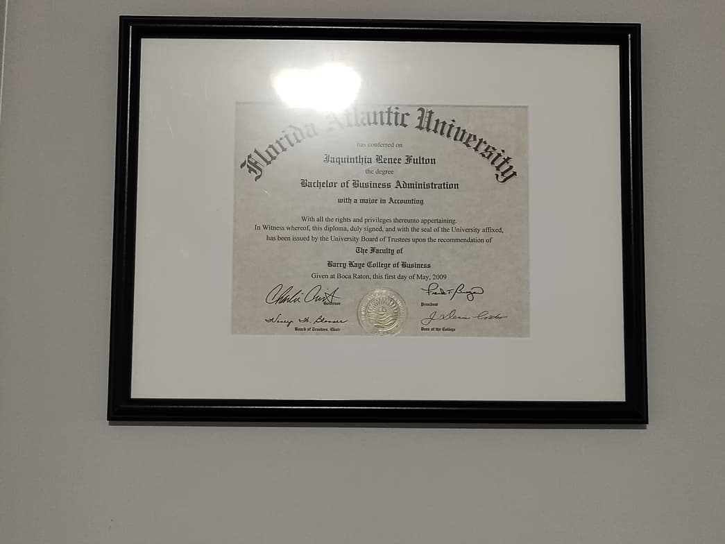 Verified degree or teaching certification of Jaquinthia 