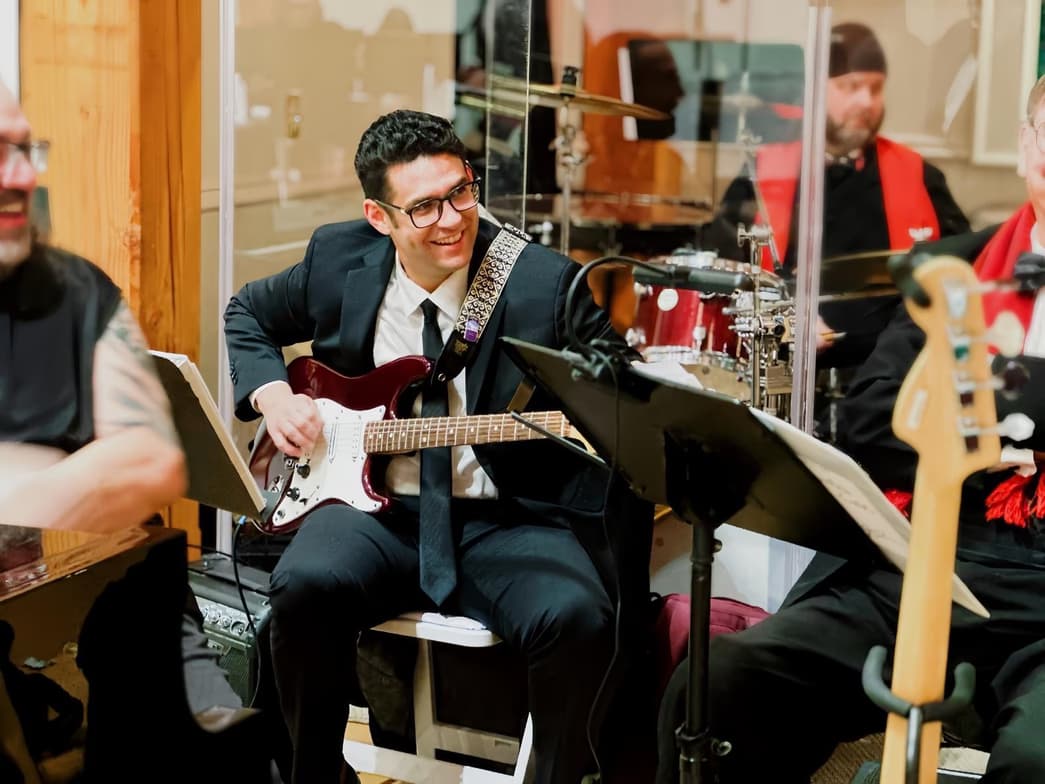 Profile photo of Christopher , Guitar tutor at Wiingy 