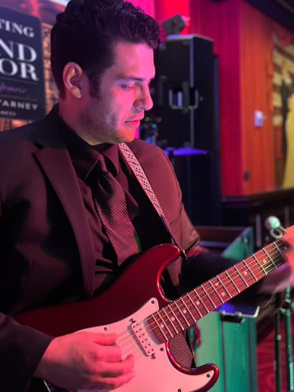 Profile photo of Christopher , Guitar tutor at Wiingy 