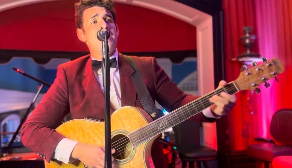 Profile photo of Christopher , Guitar tutor at Wiingy 