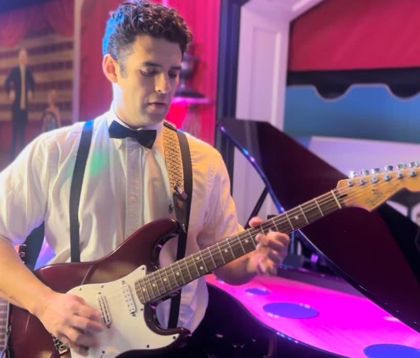 Profile photo of Christopher , Guitar tutor at Wiingy 