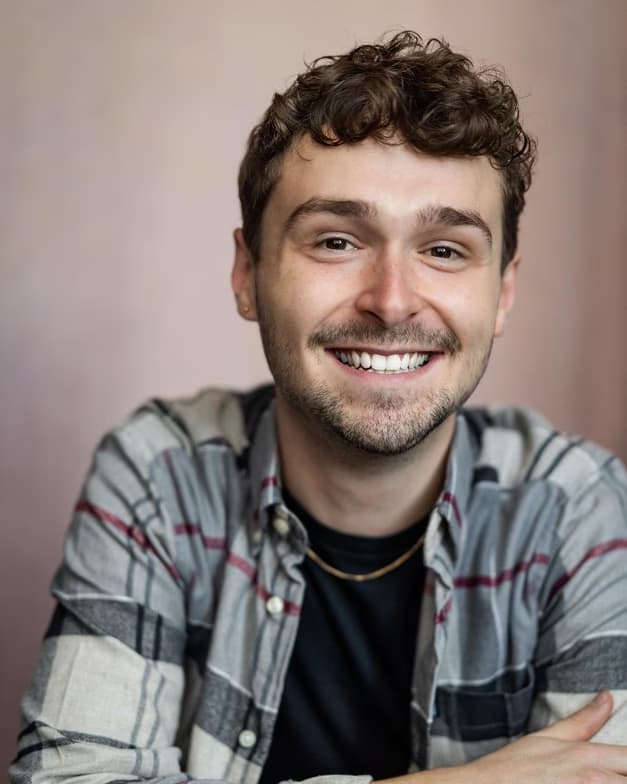 Profile photo of Robbie, Singing tutor at Wiingy 