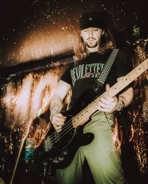 Profile photo of Elliot, Guitar tutor at Wiingy 