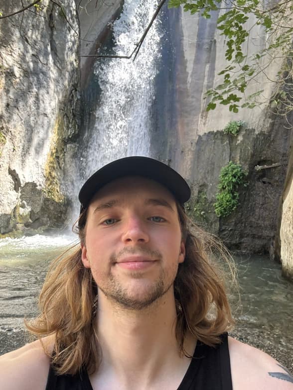 Travel snapshot of Elliot during a trip 