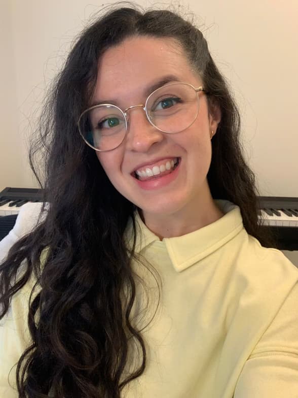 Profile photo of Ahlyssa , Singing tutor at Wiingy 