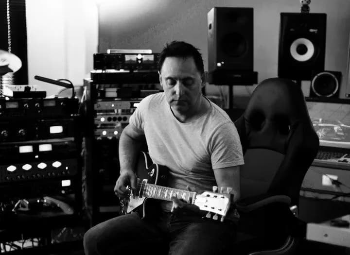 Profile photo of Nick J, Guitar tutor at Wiingy 