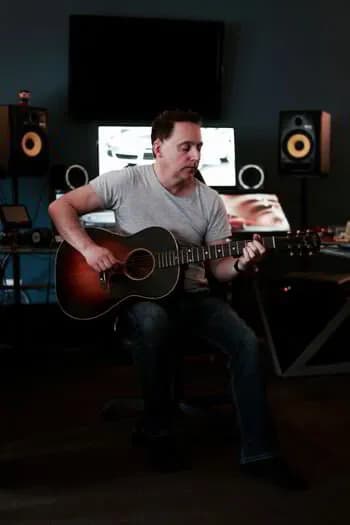 Profile photo of Nick J, Guitar tutor at Wiingy 