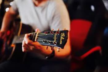 Profile photo of Nick J, Guitar tutor at Wiingy 