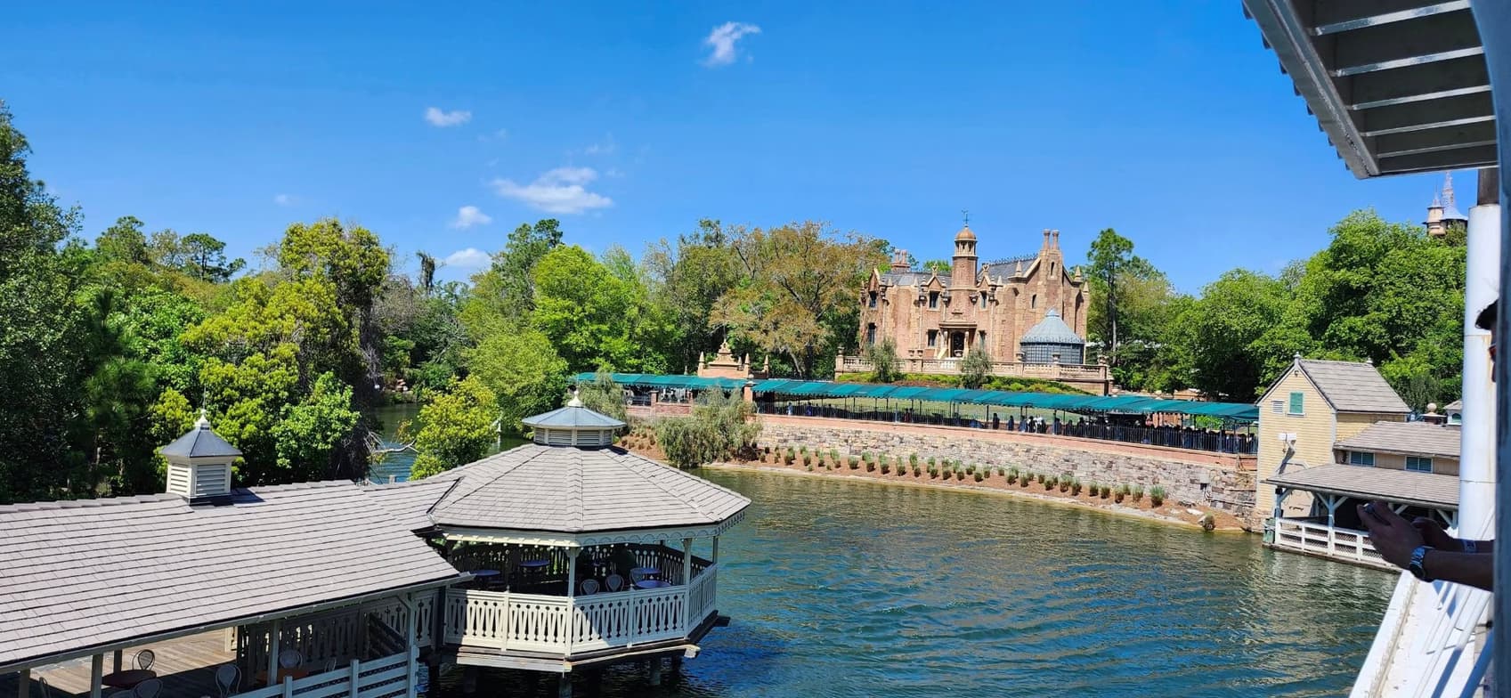 Travel snapshot of Tao during a trip 