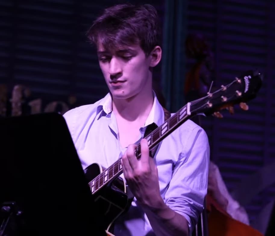 Profile photo of Alex, Guitar tutor at Wiingy 