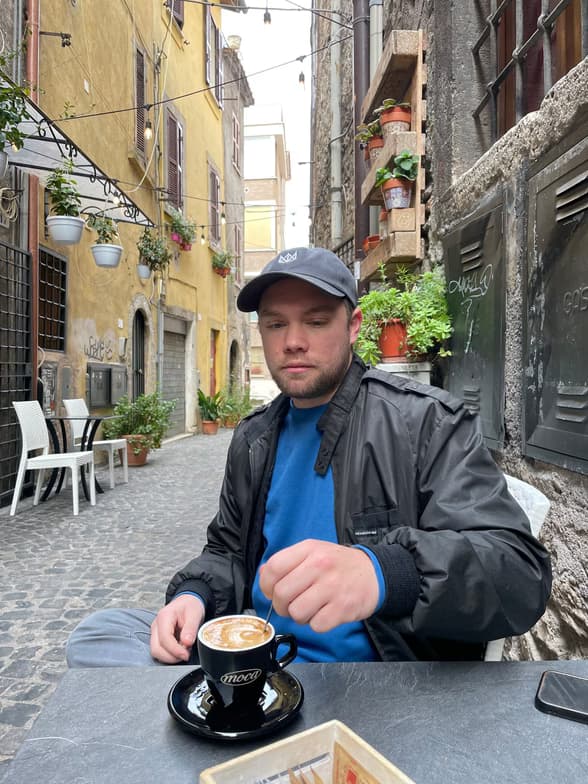 Travel snapshot of Carson during a trip 